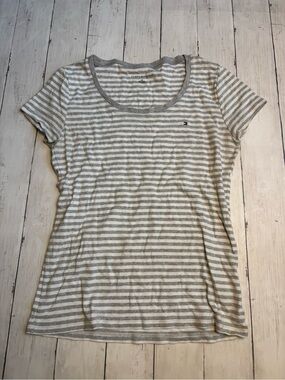 Tommy Hilfiger Women’s Gray & White Striped Scoop Neck Tee